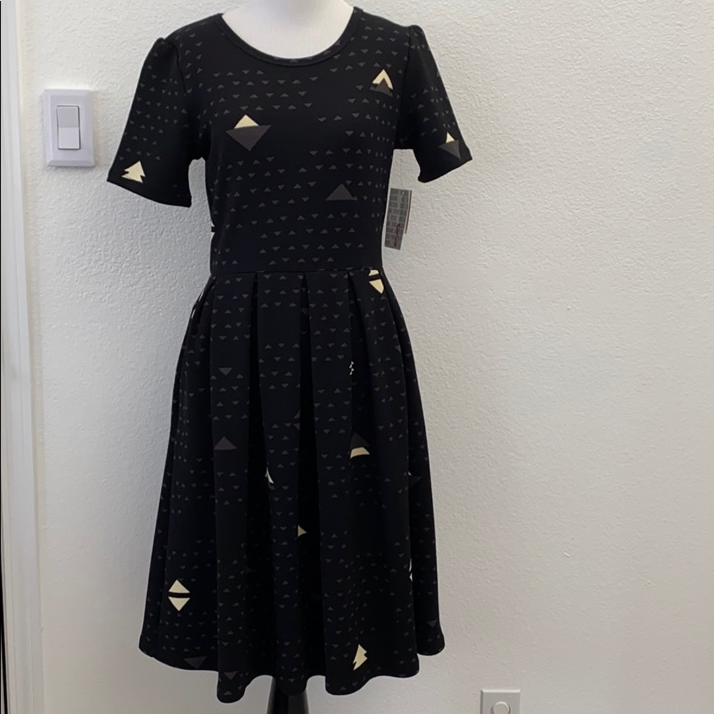Amelia lularoe black dress